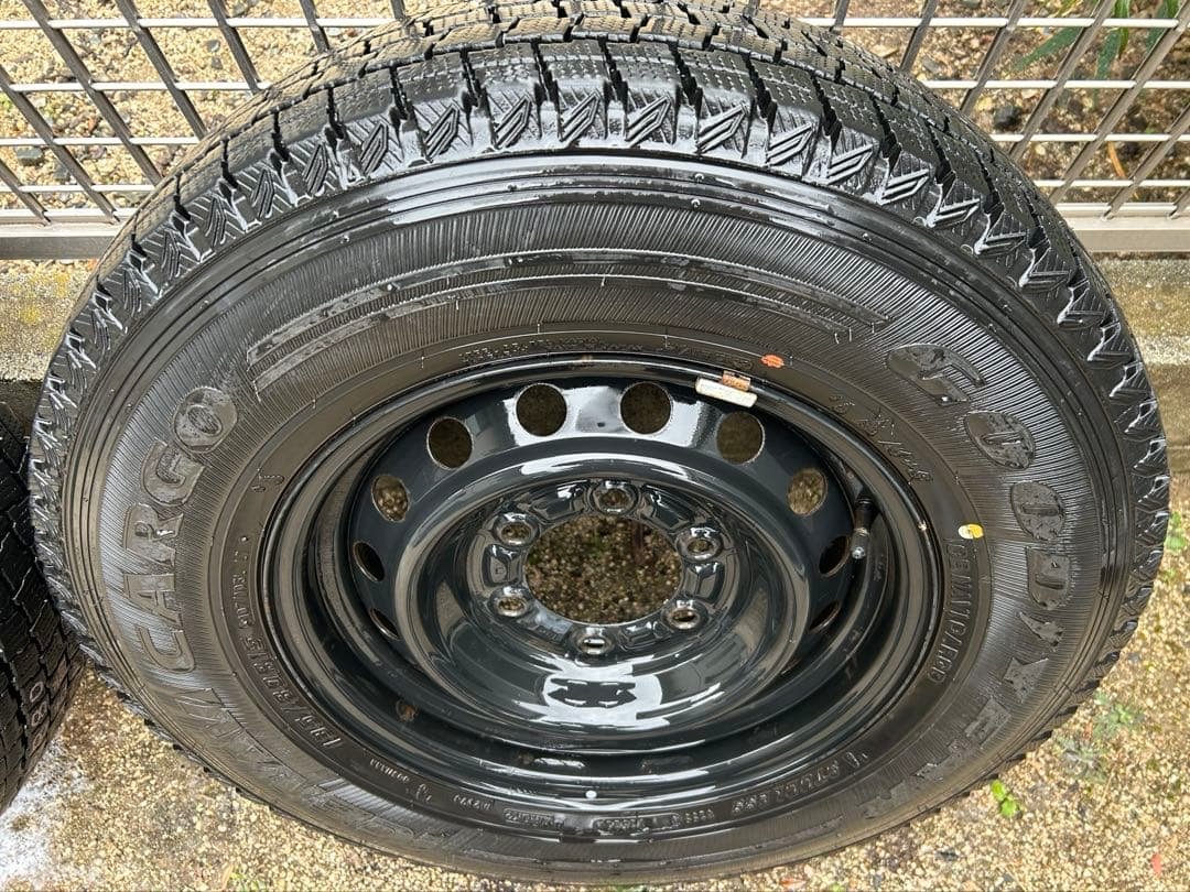 【送料込】スタッドレス ハイエース用 状態良好15インチ ホイール付4本セット！