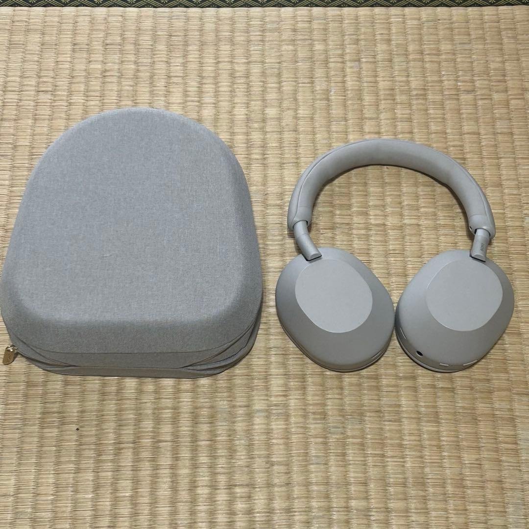 SONY WH-1000XM5/SMワイヤレスヘッドホン ホワイト　シルバー