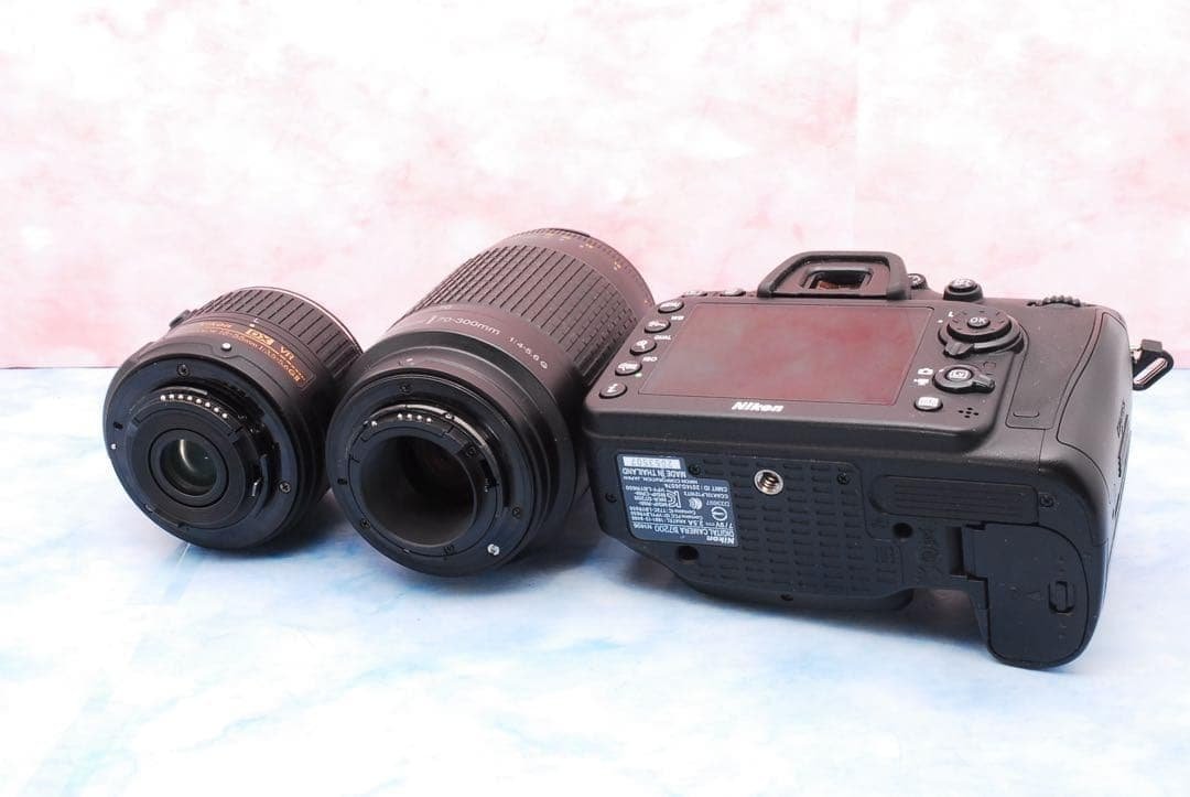 ニコン D7200☆一眼レフカメラ☆バッテリーグリップ付☆超望遠付Wレンズ